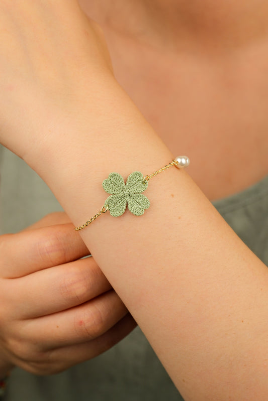 Handmade Crochet Clover Bracelet – Lucky Charm with Pearl Accent