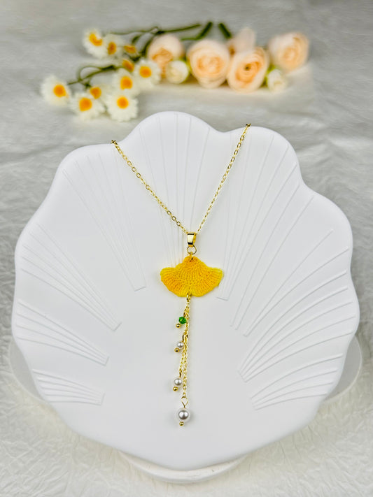 Handmade Ginkgo Leaf Crochet Necklace – Nature-Inspired Elegance